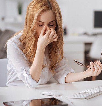 woman with daytime fatigue while working